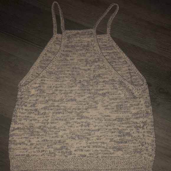 KENDALL + KYLIE CROPPED CROCHET HALTER TANK - Picture 2 of 3